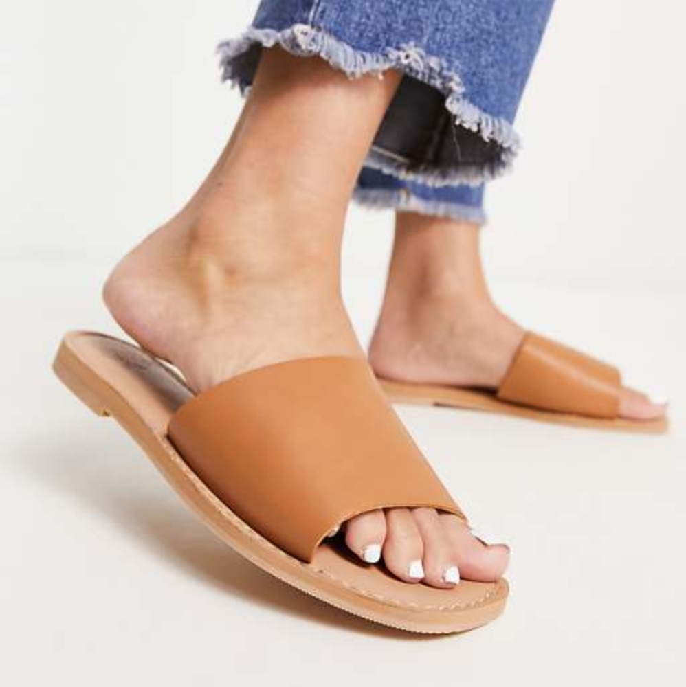 Hollister Sandals Size XS NEW WITH TAGS